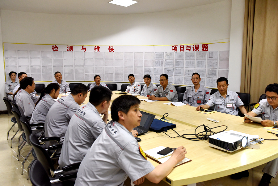 C:\Users\liangxq\Desktop\“三個(gè)報(bào)告”剛露面，鍛造廠員工為何討論的既熱烈又激烈？\鍛造廠分組討論公司黨代會報(bào)告現(xiàn)場7.jpg